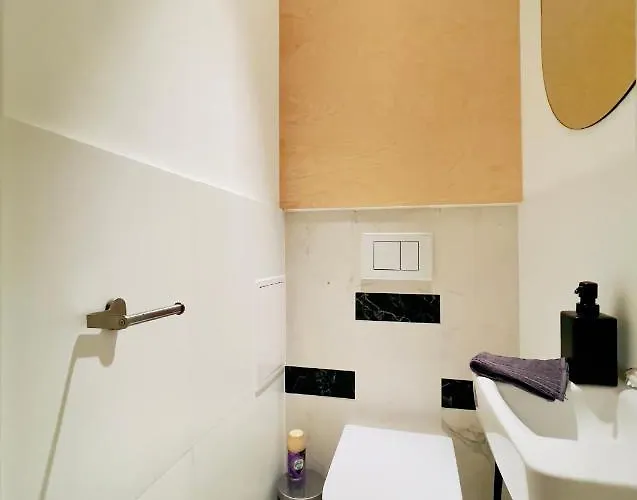 Spacious In The Center- Main Square 300m Apartament *