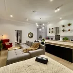 Spacious In The Center- Main Square 300m شقة