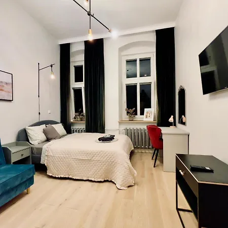 Spacious In The Center- Main Square 300m Apartment