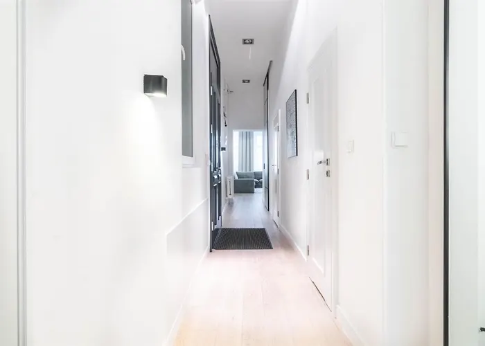 Spacious In The Center- Main Square 300m Апартаменты Вроцлав